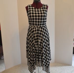 Roz & Ali Black and white circle dress. Size 12
